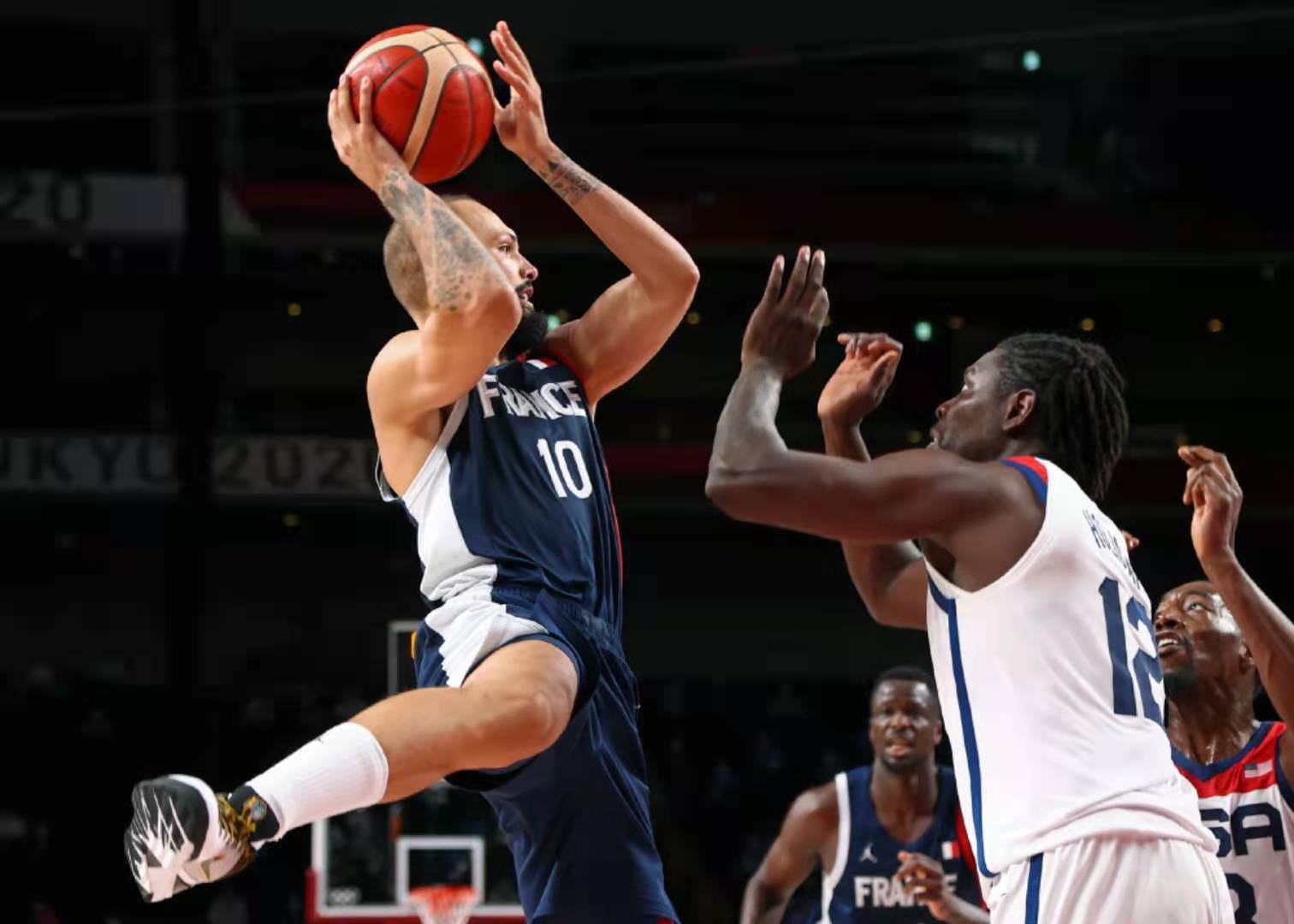 雷竞技竞猜包含赛后洛杉矶湖人调整名单以备法国杯，战术微调环节打磨，目标明确，身体对抗强度拉满的词条