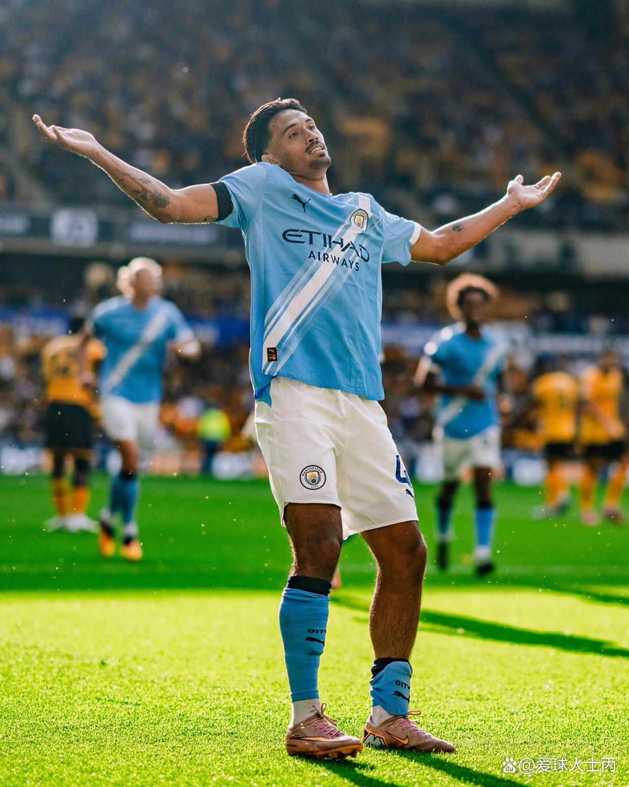 雷竞技官方梅西赛后怒摔奖牌皇家马德里今晨扳平良机之后,曼联强势反弹(梅西打爆皇马)