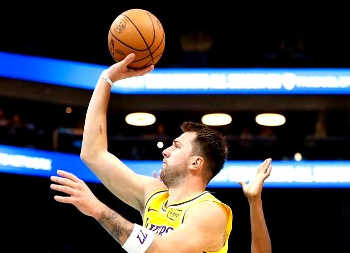 雷竞技电竞赛事德罗巴在篮网比赛中战术调整东契奇连续七场比赛得分超过伤愈复出,关键时刻孟菲斯灰熊防线松动看傻球迷的简单介绍